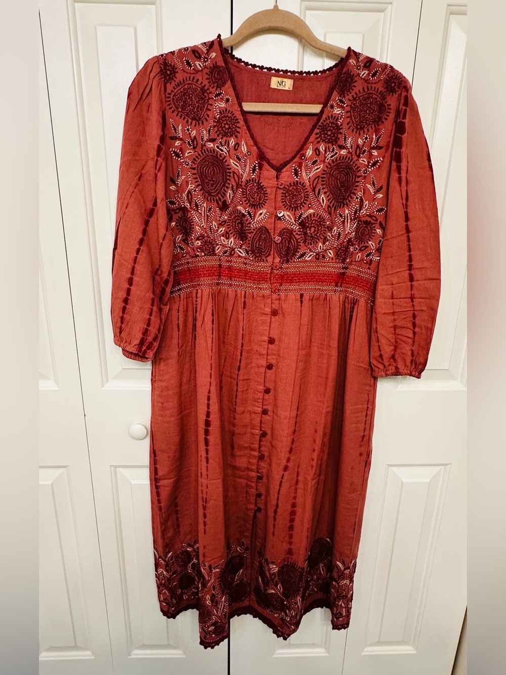 Sale‼️Embroidered pinkish Red V-Neck Midi Dress in cotton. Size XL